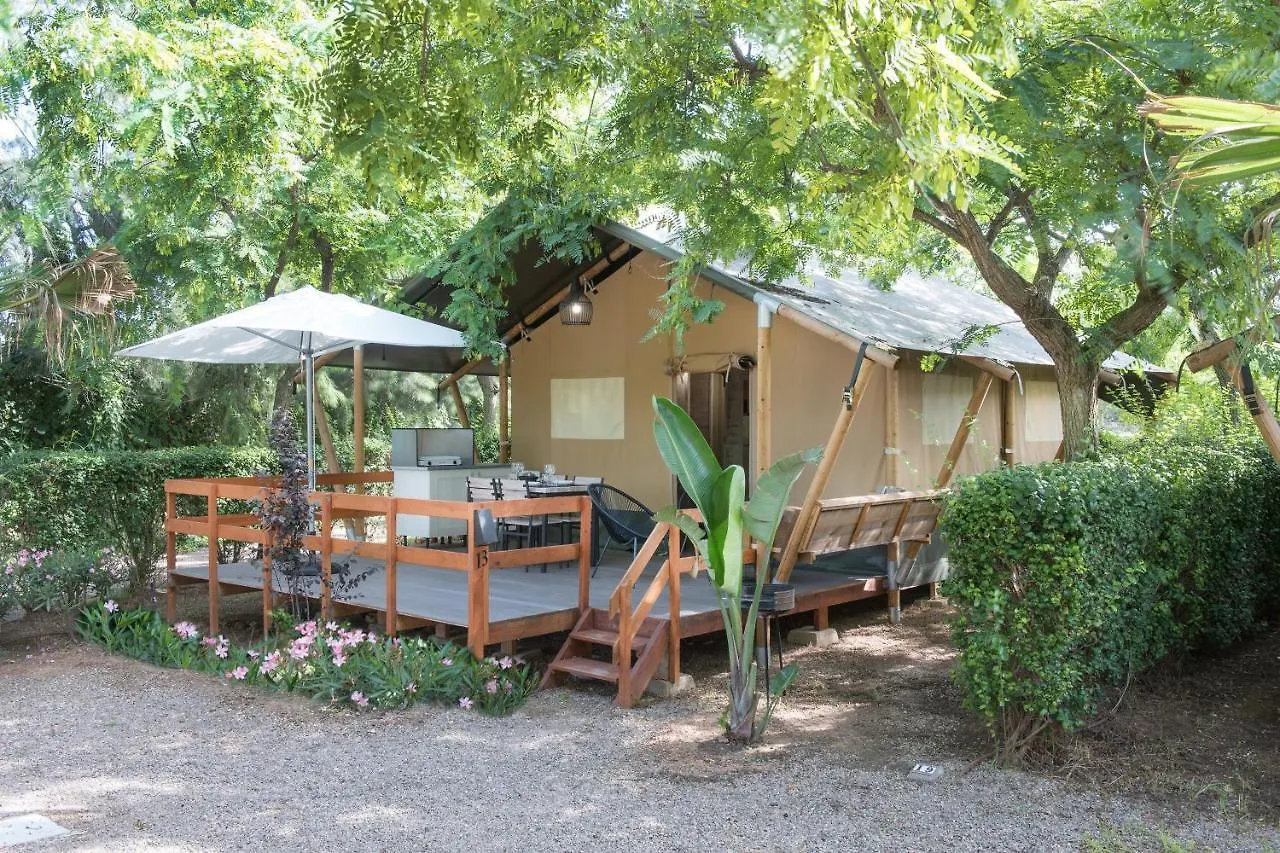 Camping Caledonia Тамарит